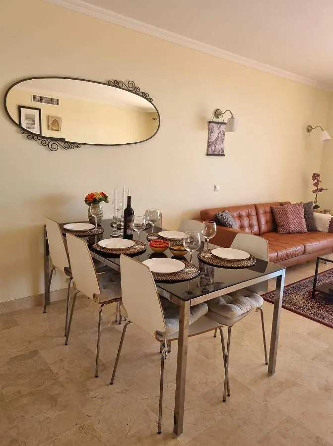 Elegant Apartment With Fantastic Views At The Top Of Calahonda Sitio de Calahonda