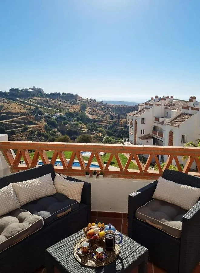 Elegant Apartment With Fantastic Views At The Top Of Calahonda Sitio de Calahonda
