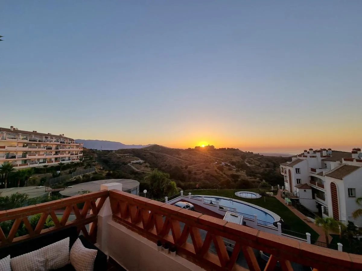 Elegant Apartment With Fantastic Views At The Top Of Calahonda Sitio de Calahonda