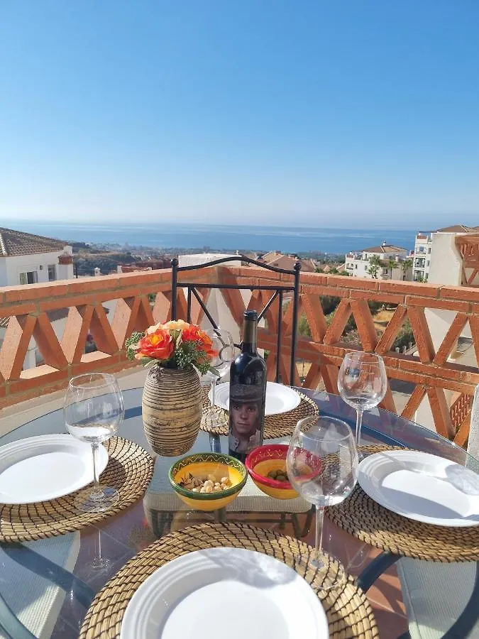 Elegant Apartment With Fantastic Views At The Top Of Calahonda Sitio de Calahonda