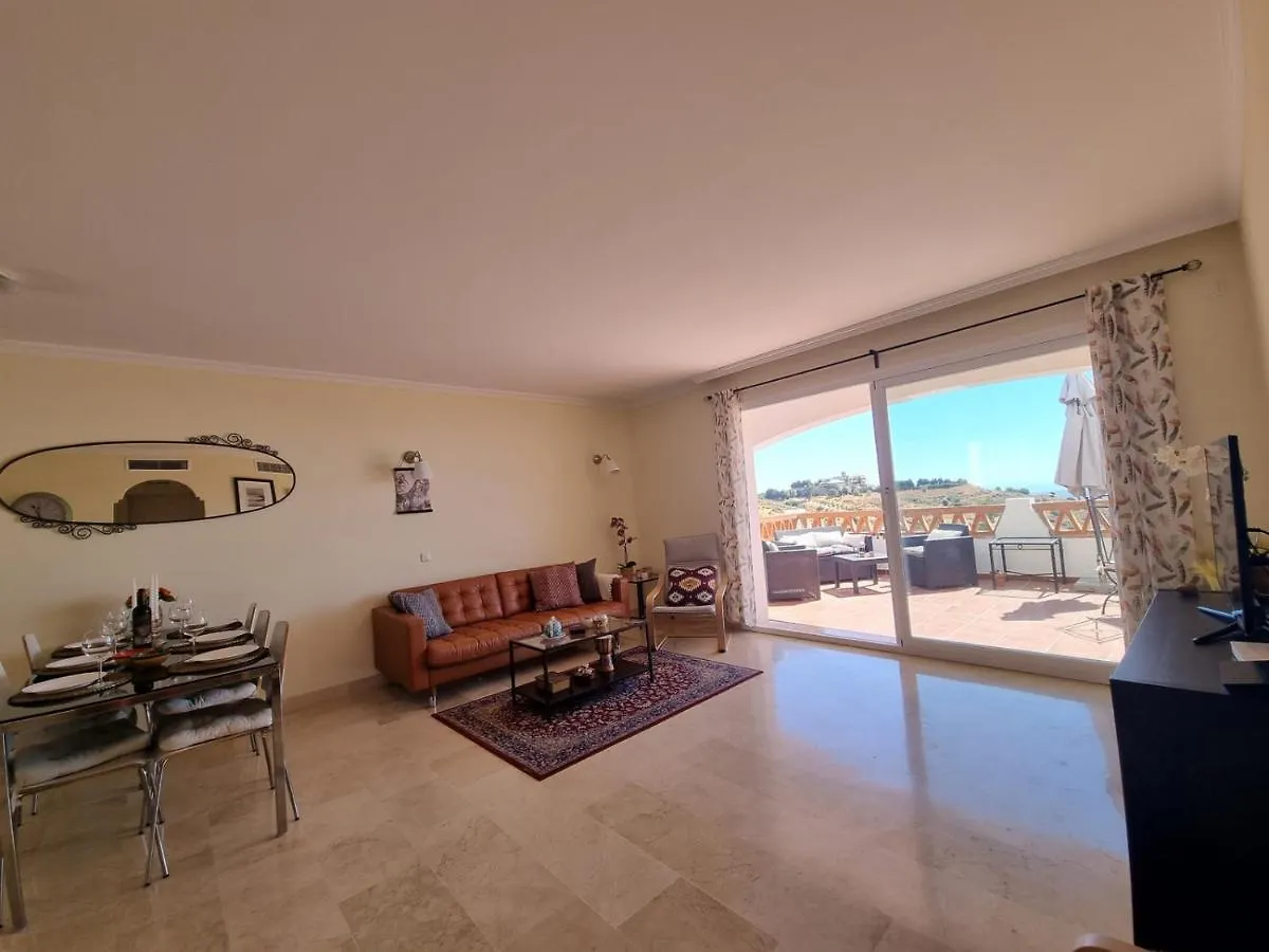 Elegant Apartment With Fantastic Views At The Top Of Calahonda Sitio de Calahonda